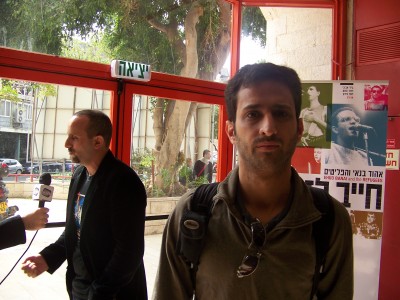אהוד קינן עם נאור ציון ברקע. צילום: עידו קינן, cc-by-nc-sa