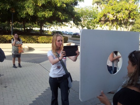 דוכן גוגל פלוס באוניברסיטת בן גוריון בבאר שבע. צילום: יובל בר