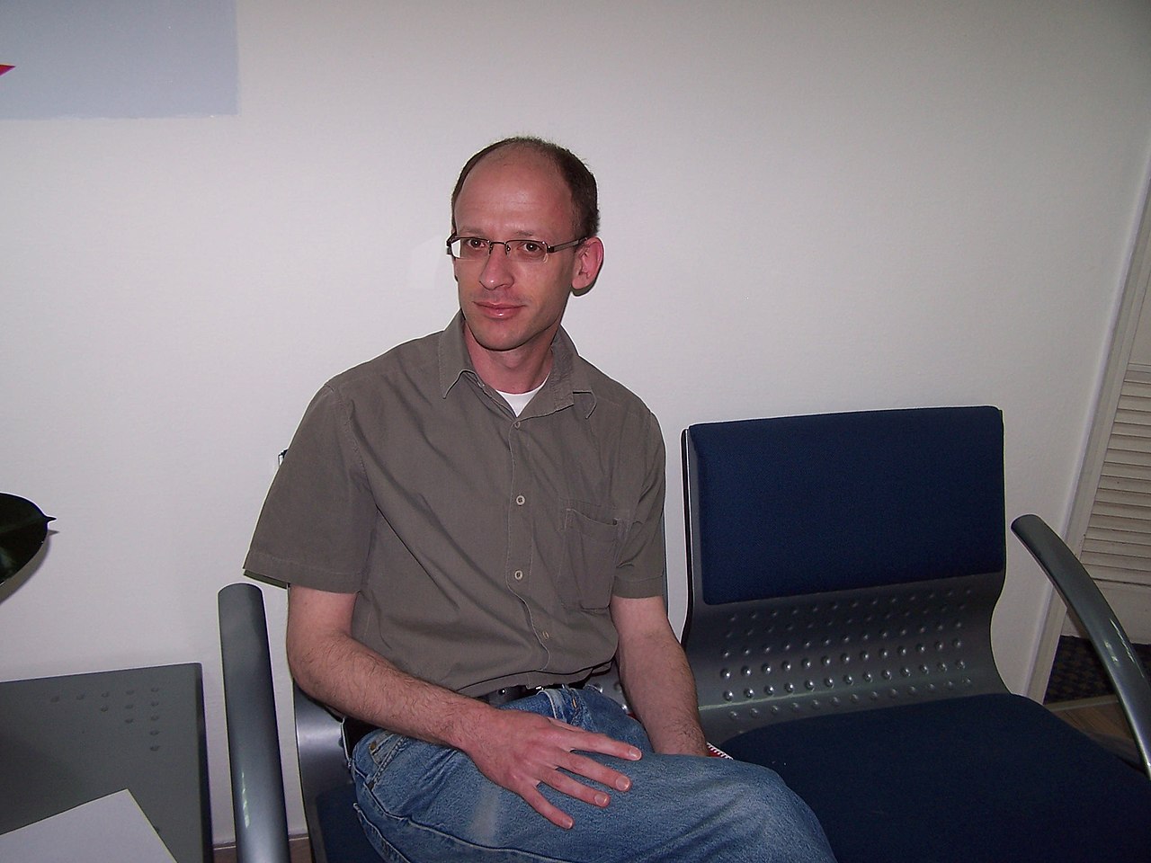 מייסד ישראבלוג יריב חבוט במשרדי nrg מעריב